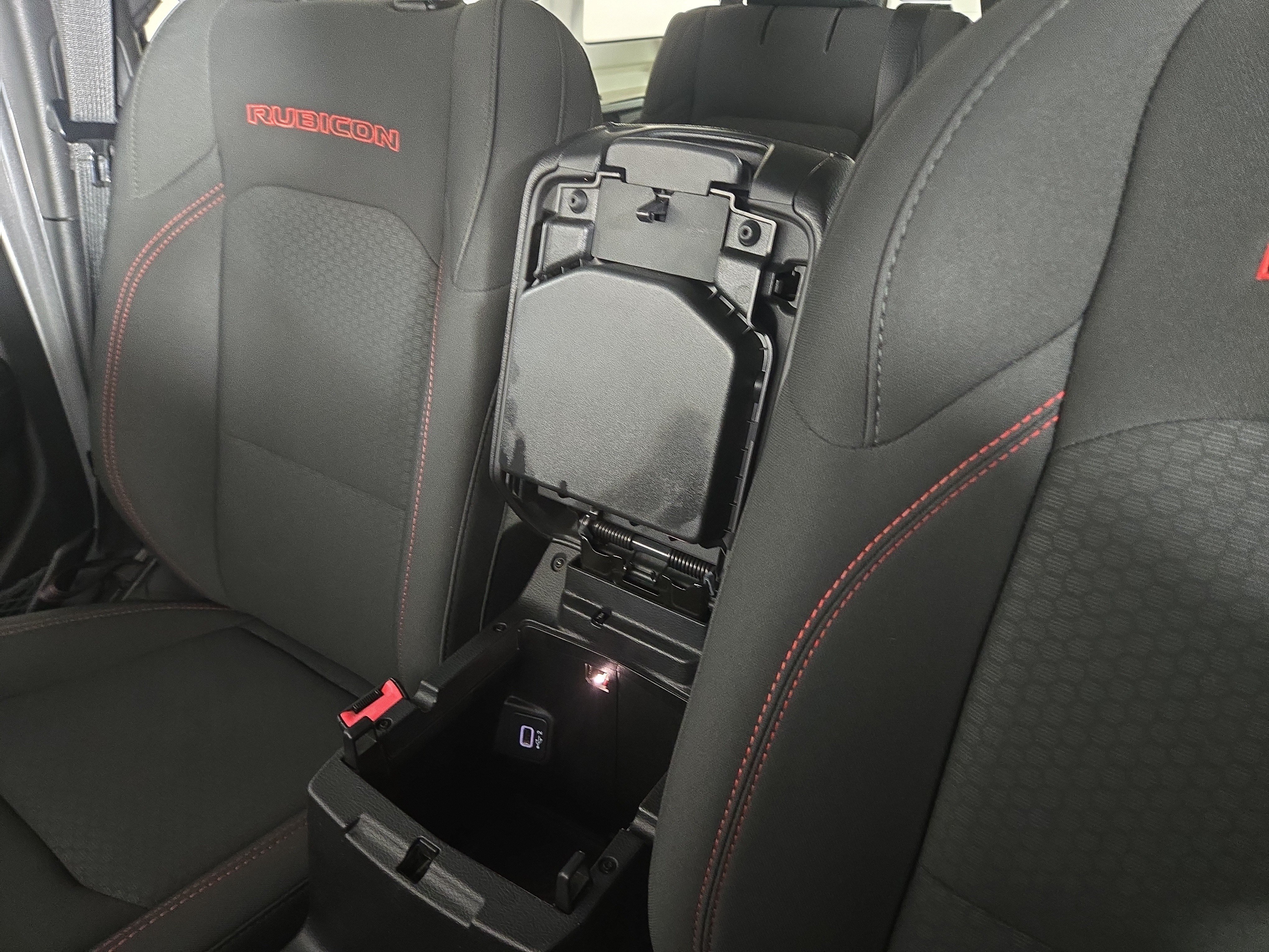Used 2019 Jeep Wrangler Unlimited Rubicon AWD/4WD image 28