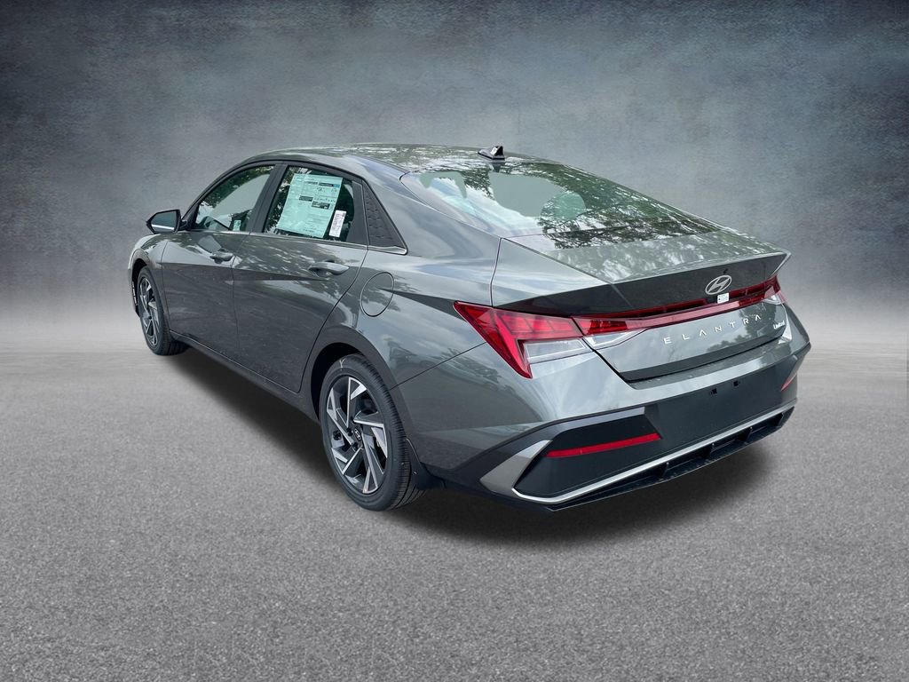 New 2025 Hyundai Elantra Limited image 29