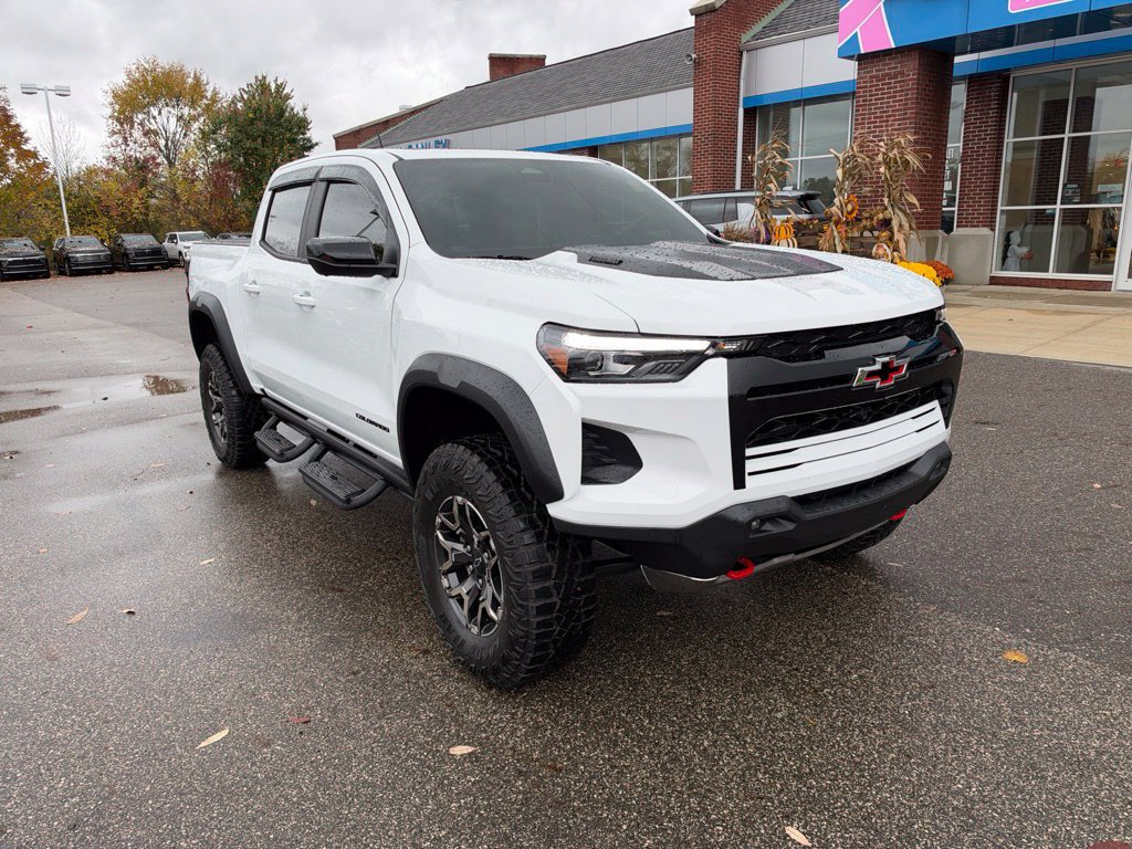 Used 2026 Chevrolet Colorado ZR2 w/ Technology Package AWD/4WD image 5