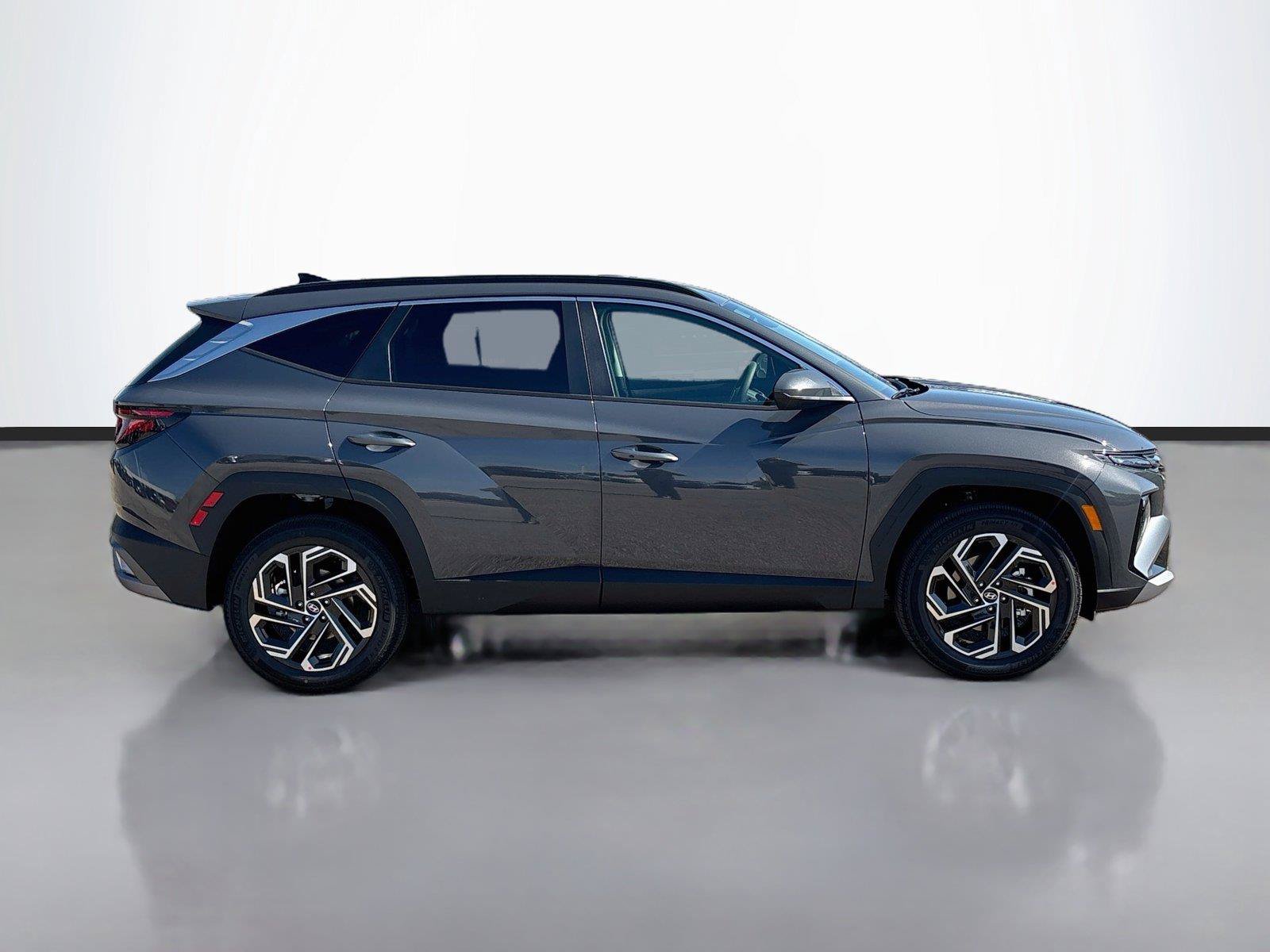 New 2026 Hyundai Tucson SEL Plus w/ Tow & Go Package AWD/4WD image 17