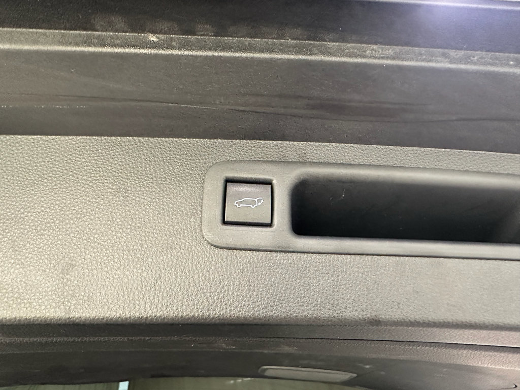 Used 2022 Toyota Highlander XSE AWD/4WD image 9