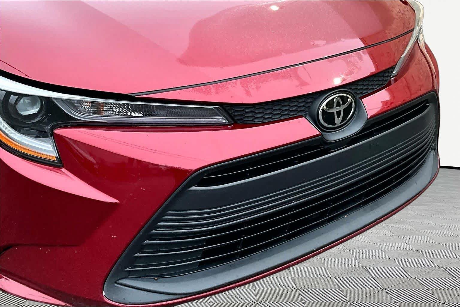 Used 2025 Toyota Corolla LE FWD image 30
