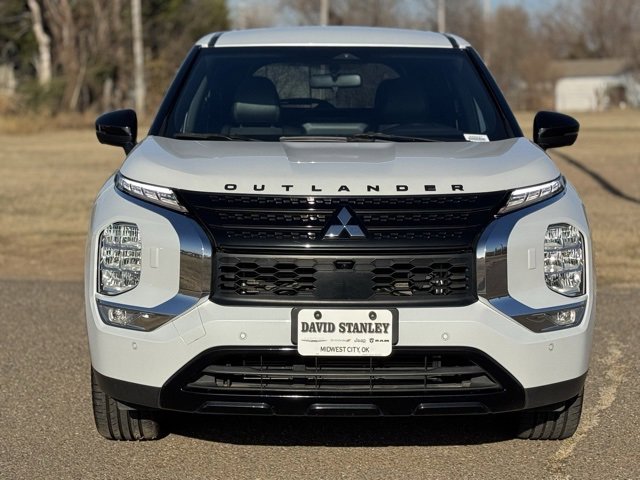 Used 2023 Mitsubishi Outlander SE Black Edition image 3