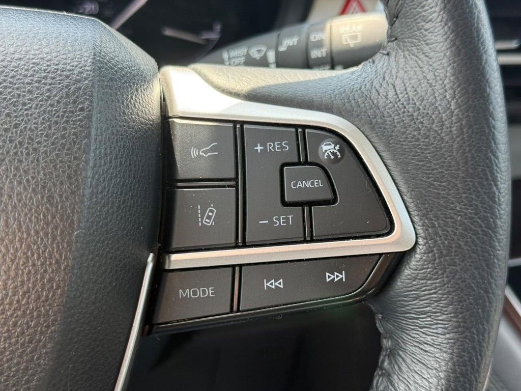 Used 2024 Toyota Sienna XLE image 21