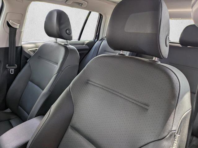 Used 2017 Volkswagen Golf SportWagen FWD image 4