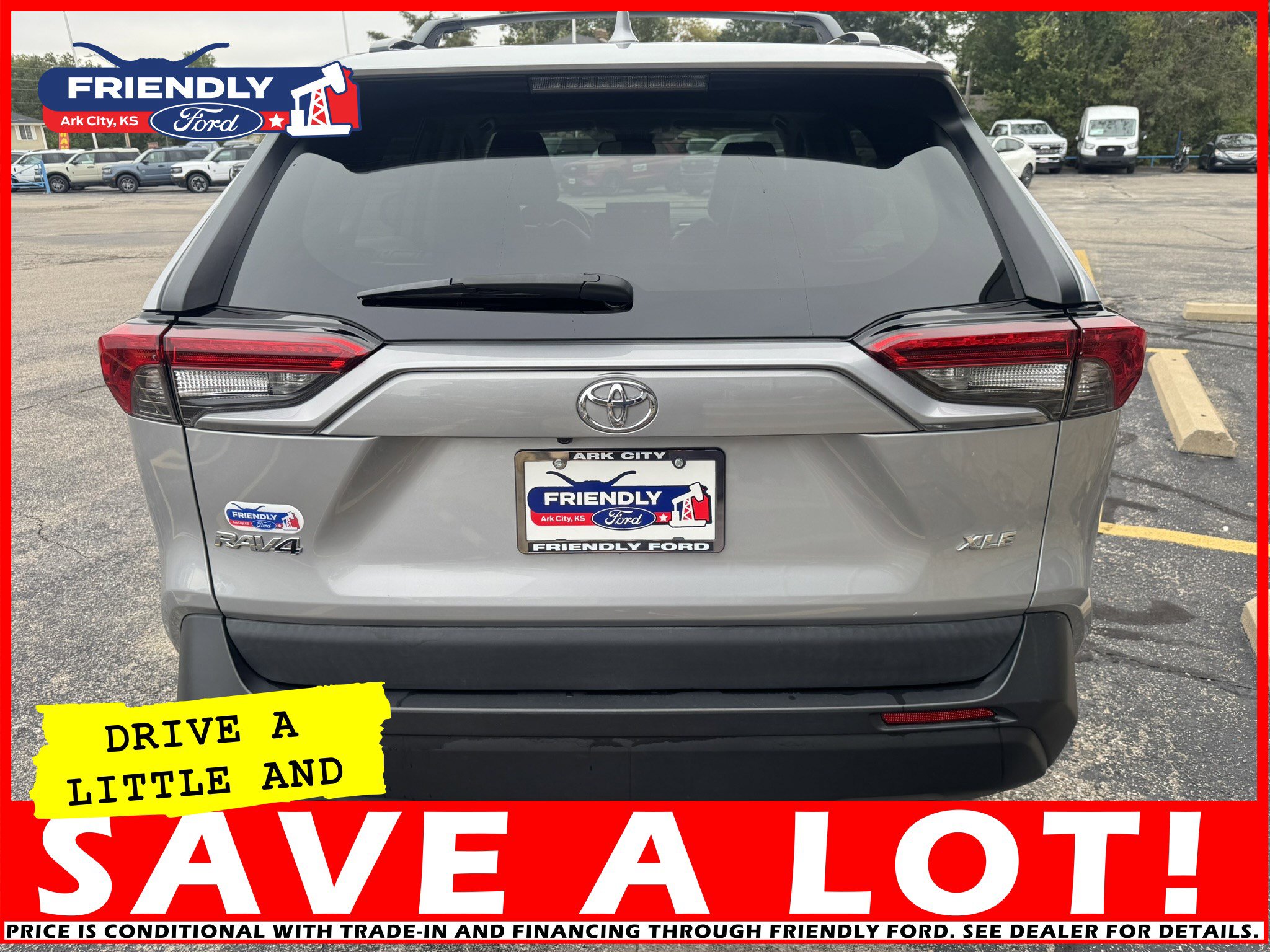 Used 2020 Toyota RAV4 XLE Premium image 4