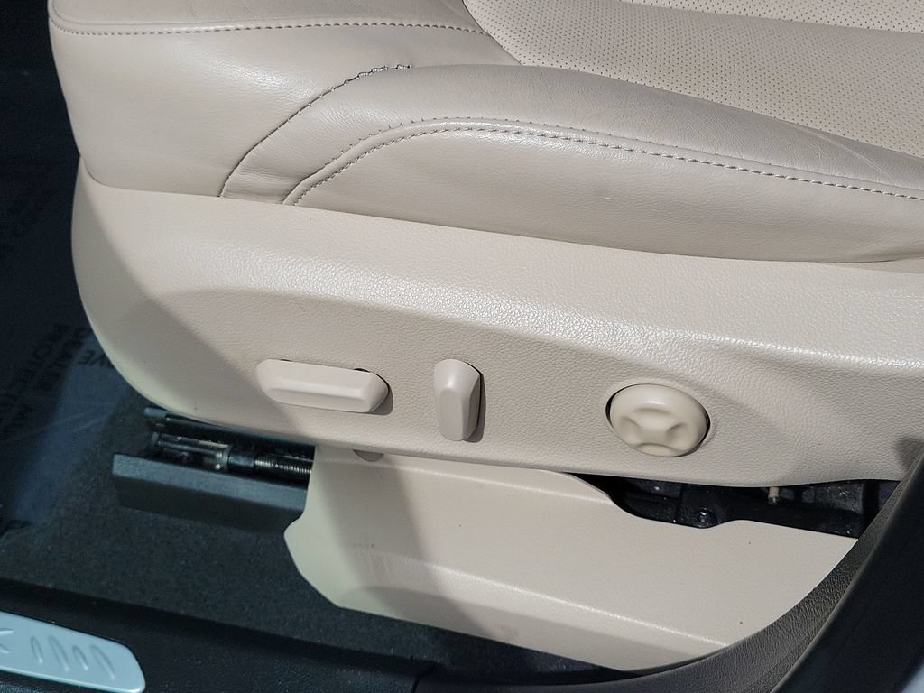 Used 2017 Buick Envision Essence FWD image 22