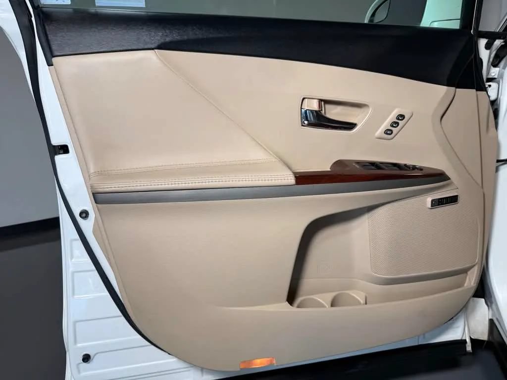 Used 2013 Toyota Venza XLE w/ XLE Premium Pkg FWD image 26