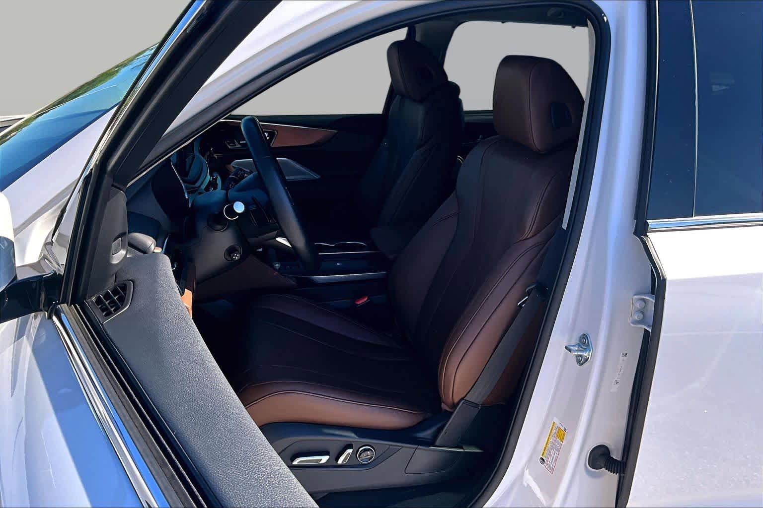 Used 2025 Acura MDX SH-AWD w/ Technology Package image 8