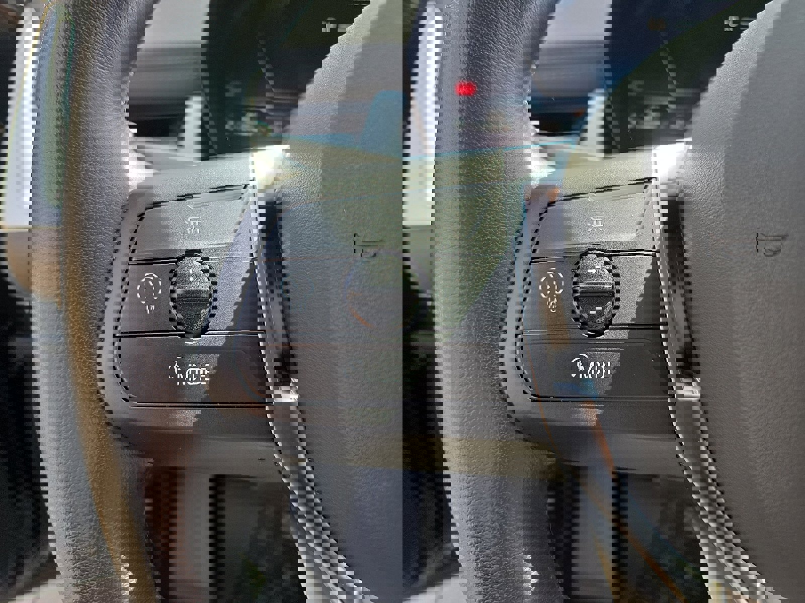 Used 2025 BMW X1 xDrive28i w/ Convenience Package image 21