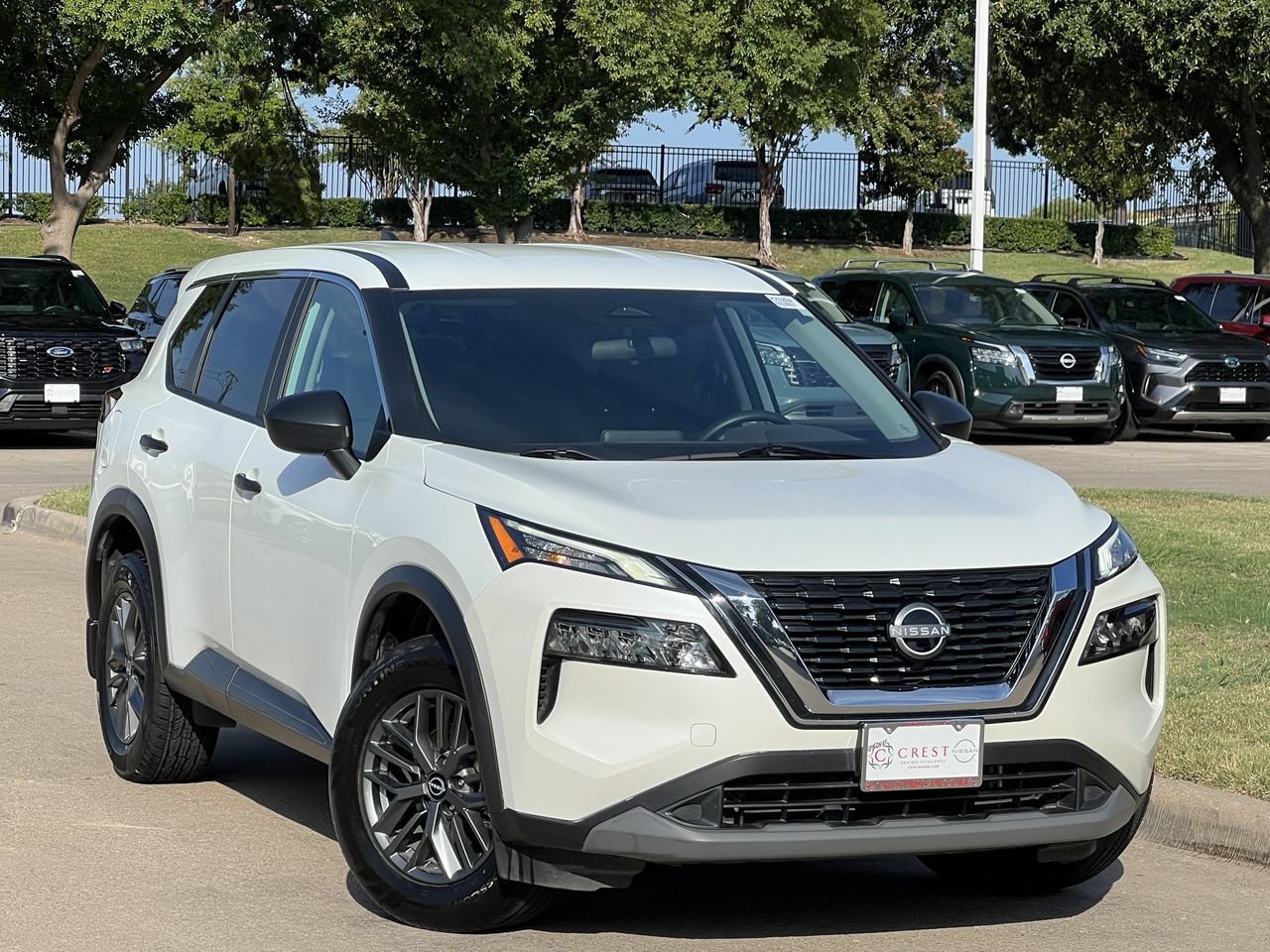 Used 2023 Nissan Rogue S FWD image 2