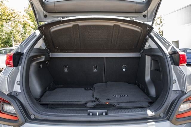 Used 2021 Hyundai Kona SE w/ Cargo Package image 11