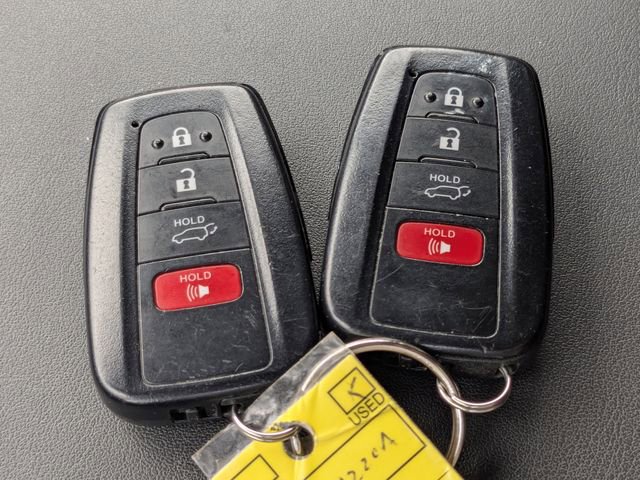 Used 2023 Toyota Highlander LE AWD/4WD image 33