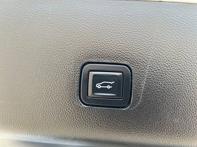 Used 2018 Chevrolet Traverse Premier image 19