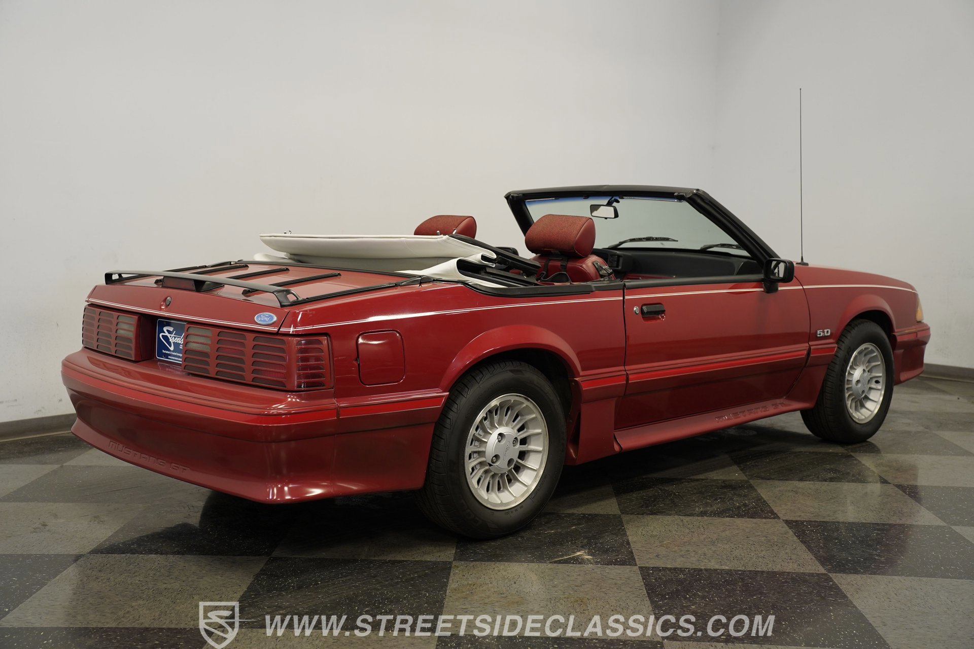 Used 1988 Ford Mustang GT RWD image 13