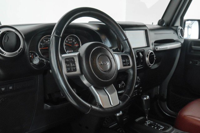 Used 2013 Jeep Wrangler Unlimited Rubicon image 13