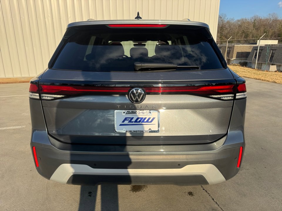 Used 2025 Volkswagen Tiguan S w/ 18" Wheel Package image 18