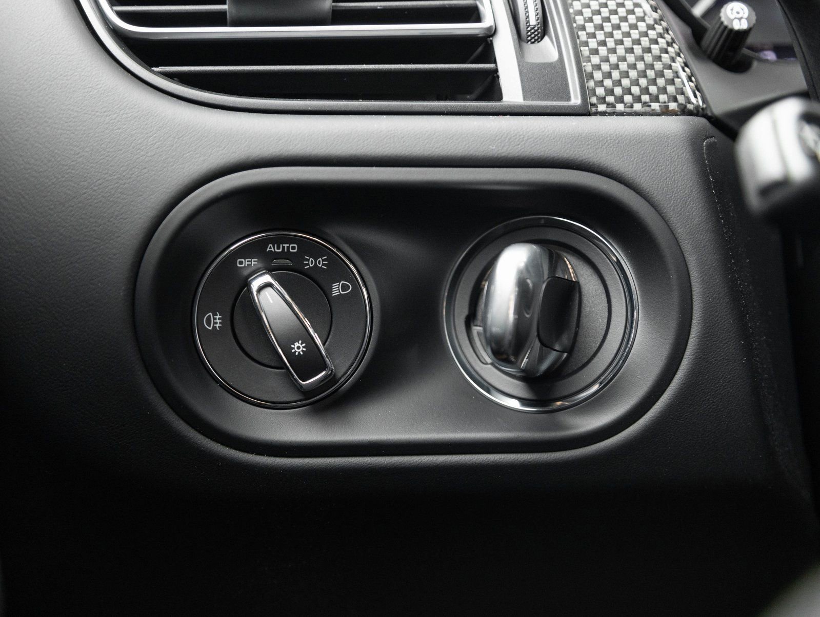 New 2026 Porsche Macan GTS image 17