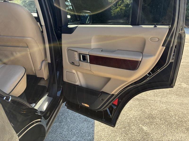 Used 2010 Land Rover Range Rover HSE AWD/4WD image 26