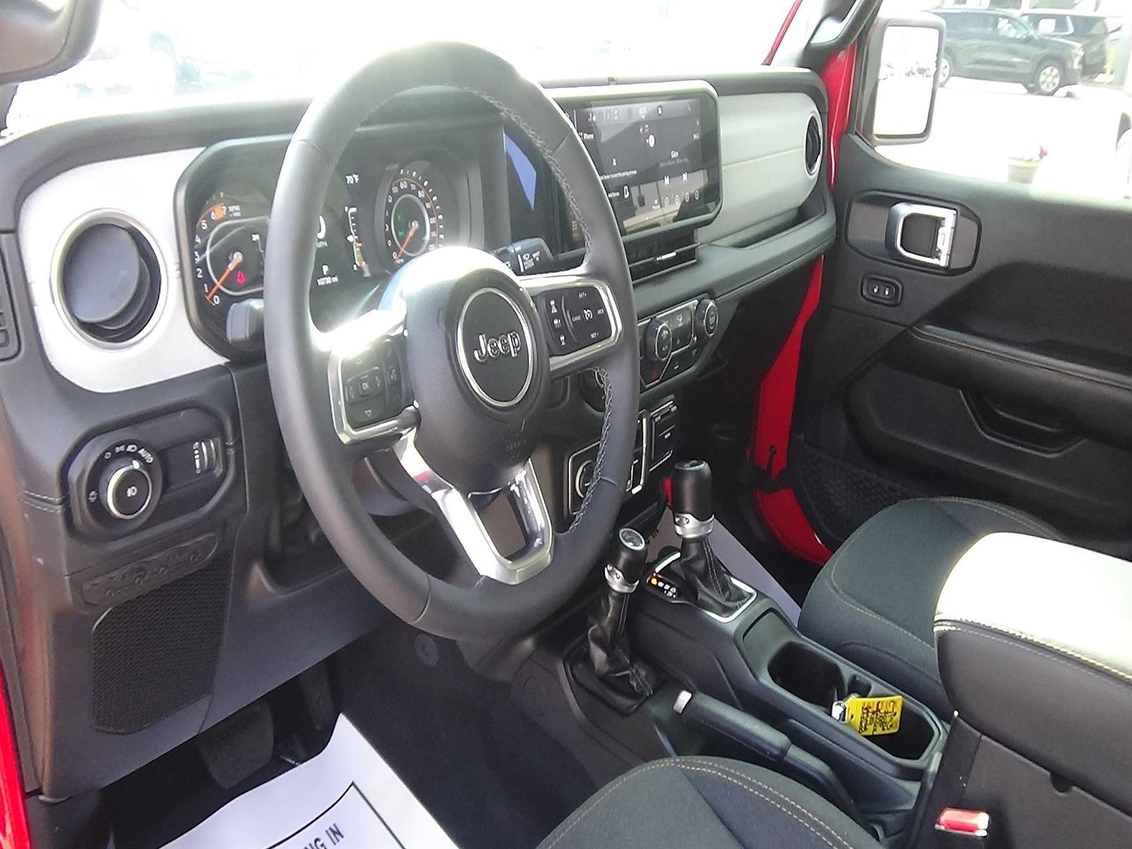 Used 2026 Jeep Wrangler Unlimited Sahara AWD/4WD image 22
