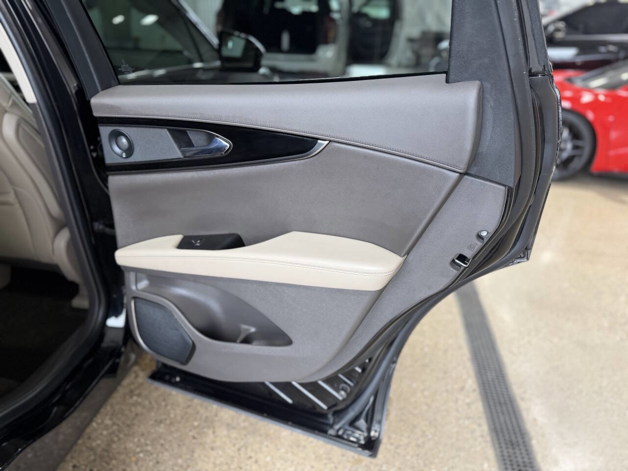 Used 2021 Lincoln Nautilus Reserve image 15