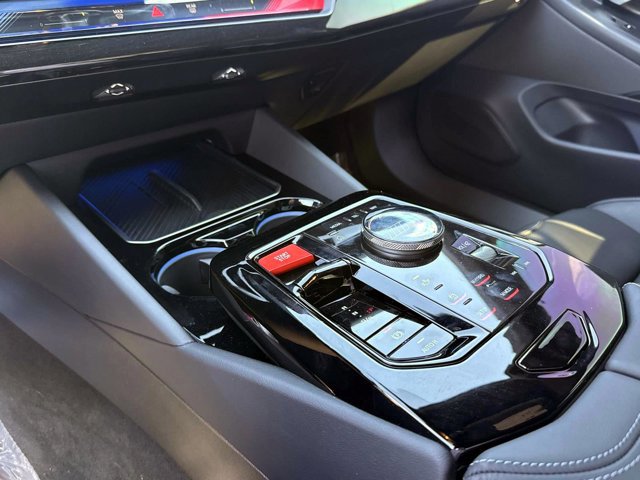 Certified 2025 BMW M5 w/ Executive Package image 29