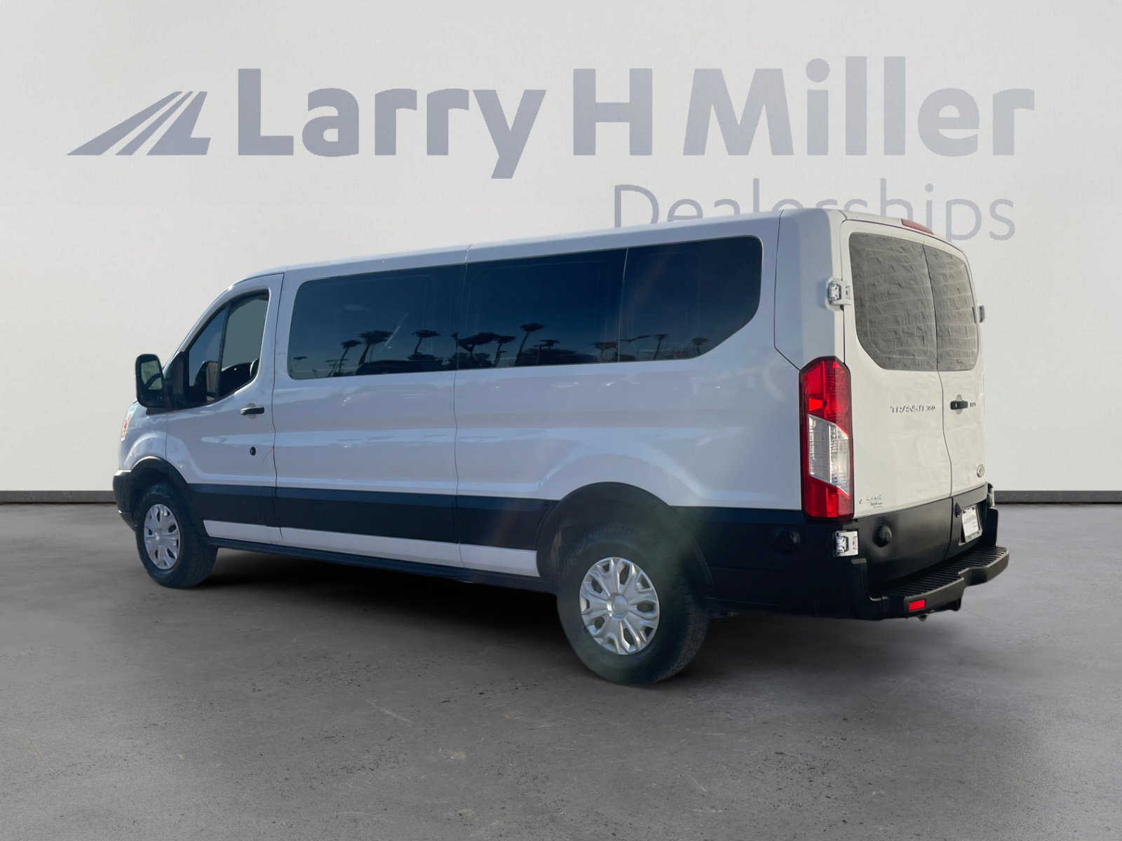 Certified 2019 Ford Transit 350 XLT image 3