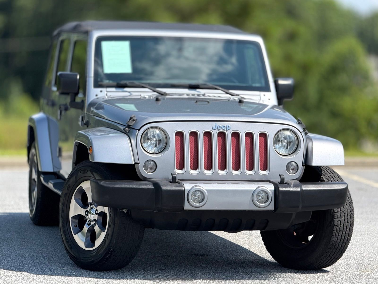 Used 2016 Jeep Wrangler Unlimited Sahara image 3