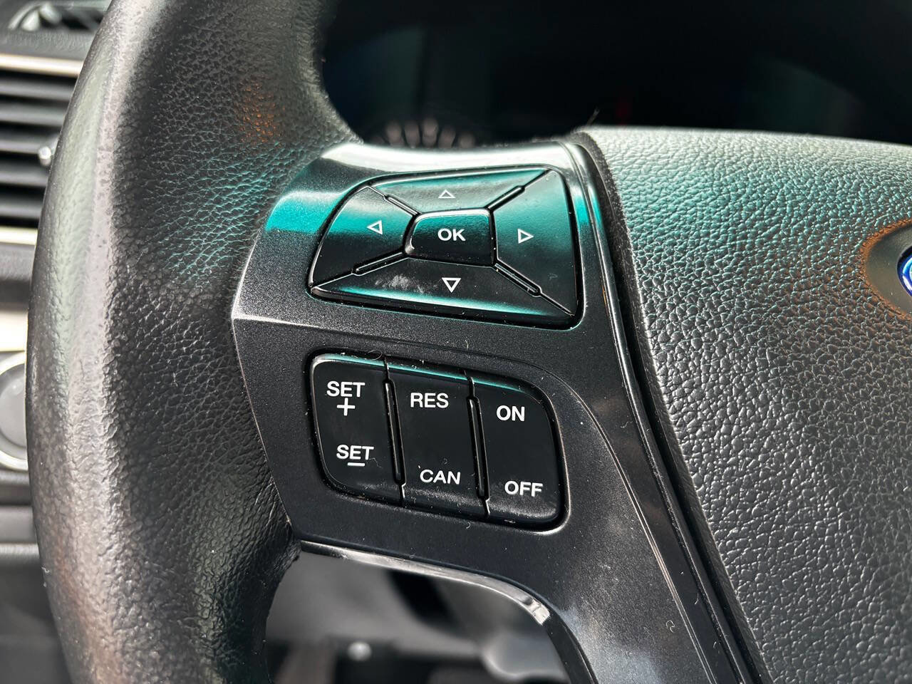 Used 2016 Ford Explorer XLT image 34