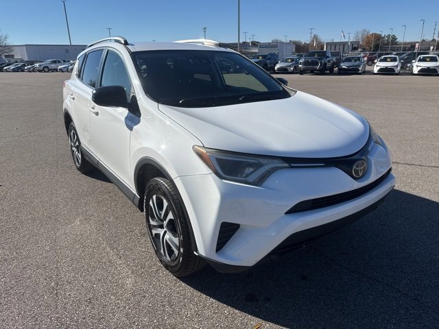 Used 2018 Toyota RAV4 LE image 7