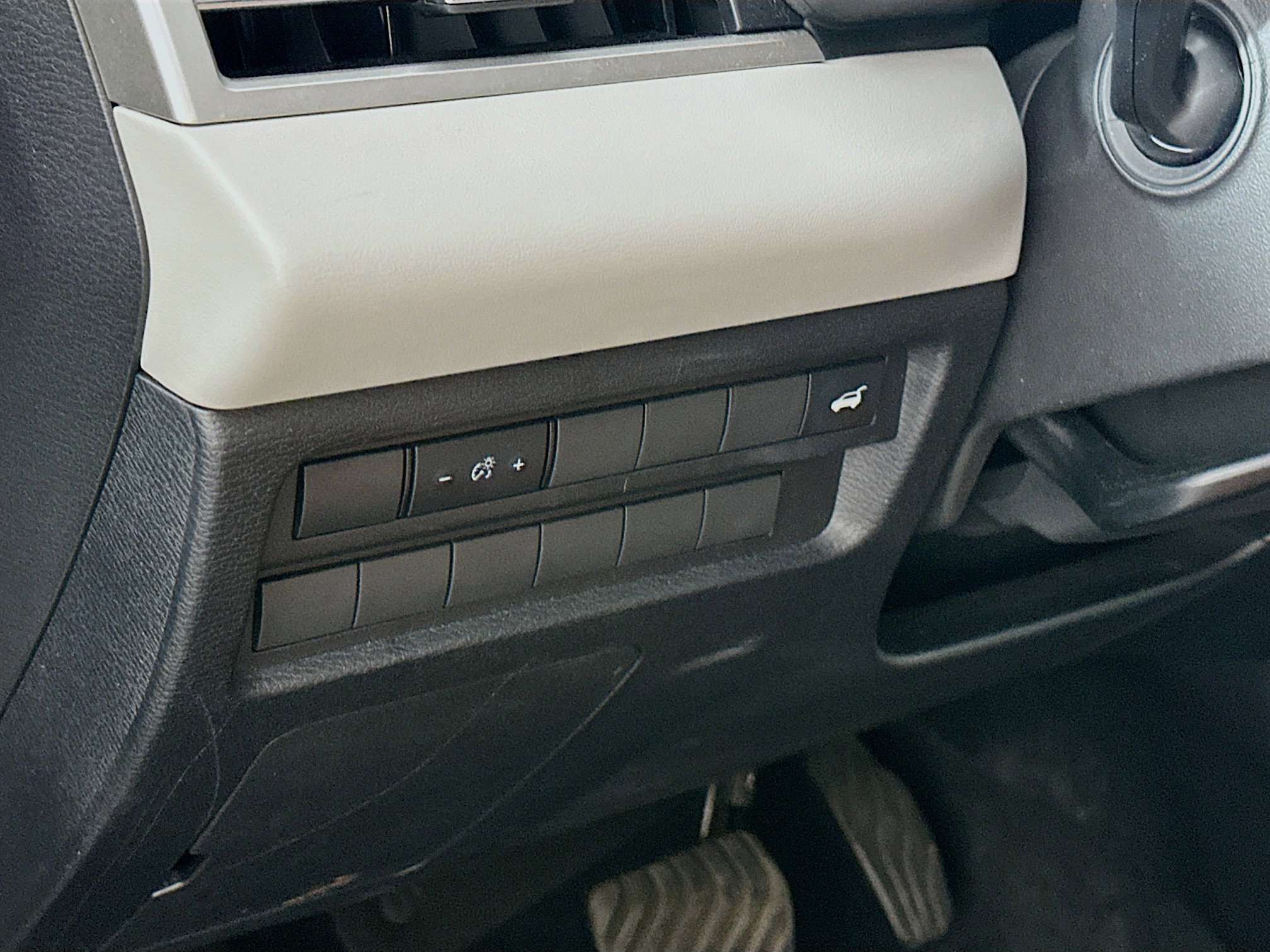 Used 2025 Mitsubishi Outlander SE image 17
