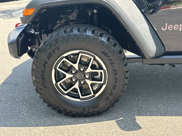 Certified 2025 Jeep Gladiator Rubicon w/ Safety Group AWD/4WD image 13