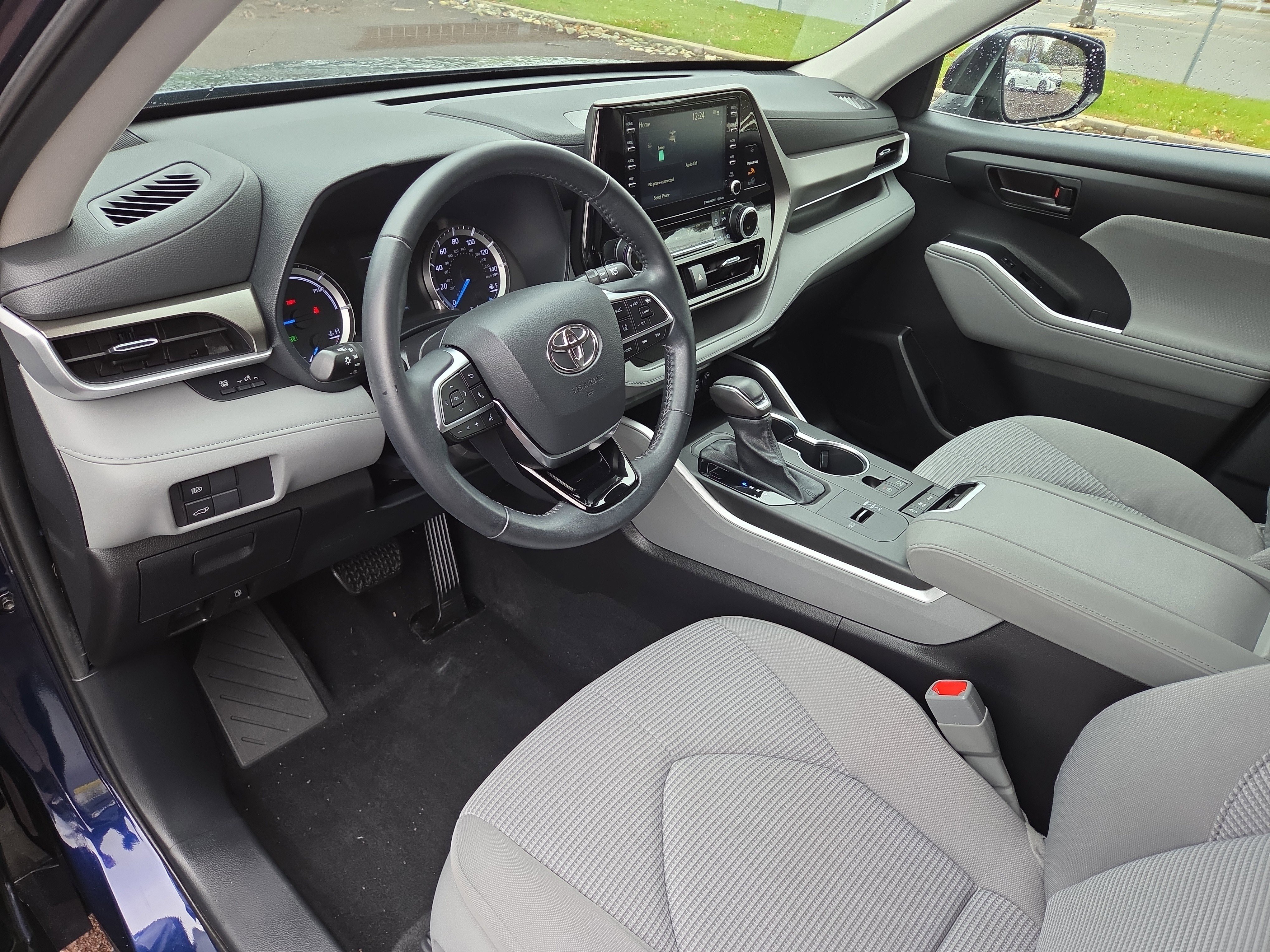 Used 2020 Toyota Highlander LE image 15