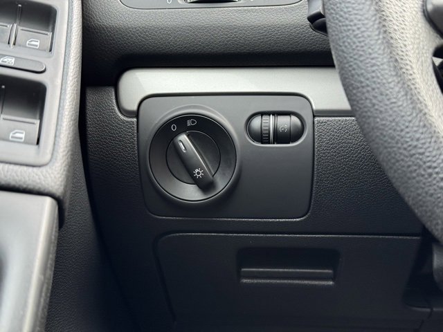 Used 2014 Volkswagen Golf 4-Door image 27