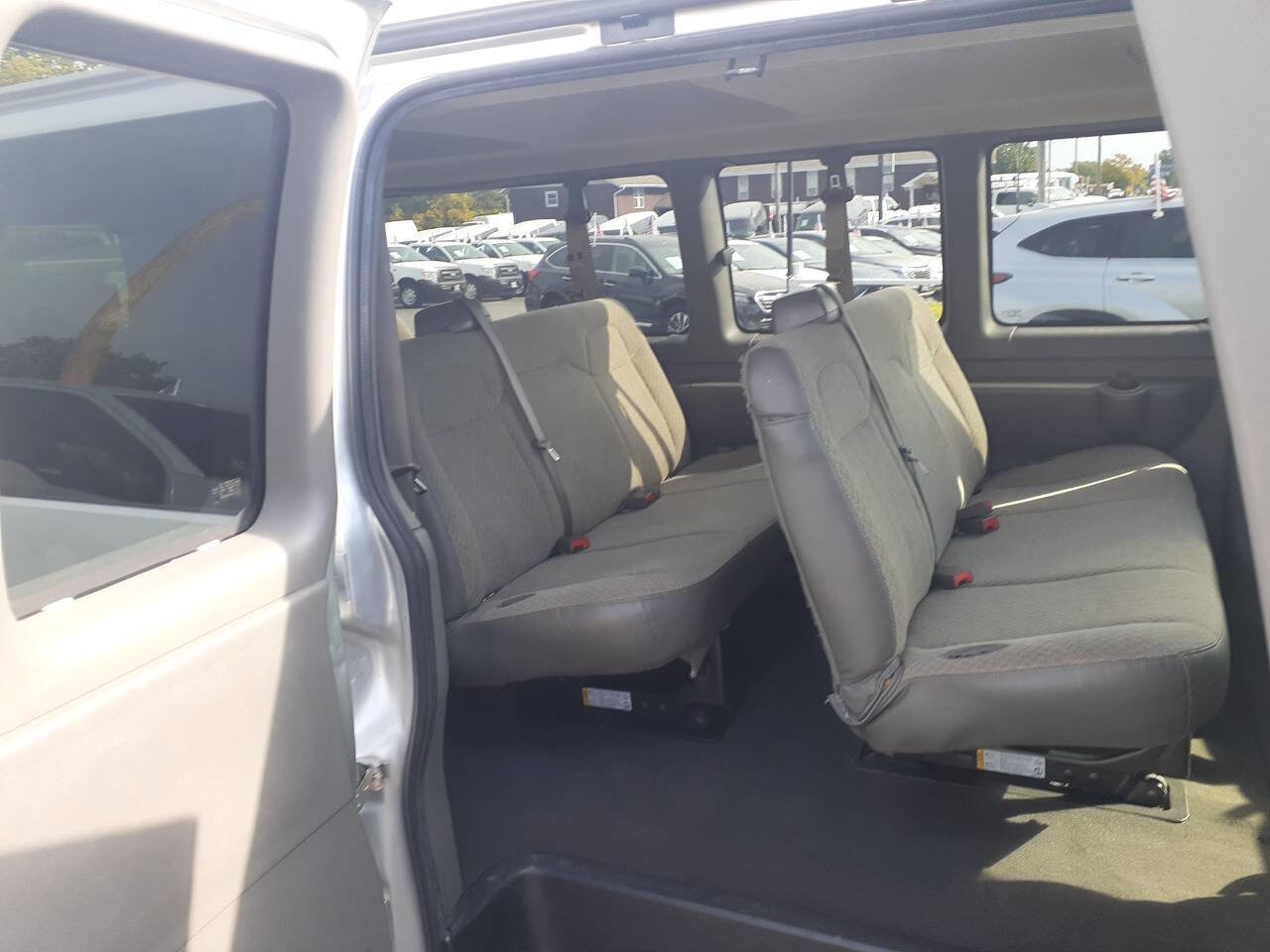 Used 2020 Chevrolet Express 3500 LS image 17