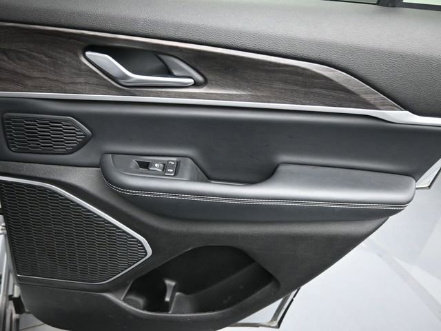 Used 2022 Jeep Grand Cherokee Limited image 21