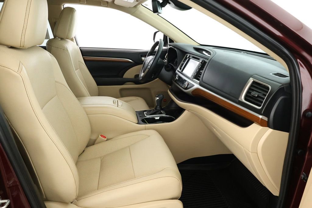 Used 2019 Toyota Highlander Limited Platinum image 25