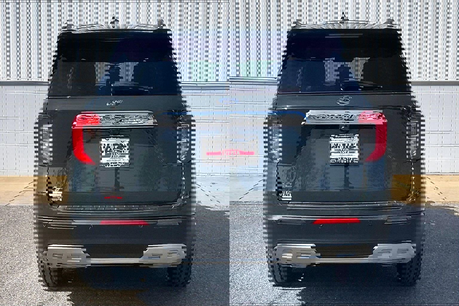 Used 2024 Ford Explorer XLT w/ Equipment Group 202A image 5