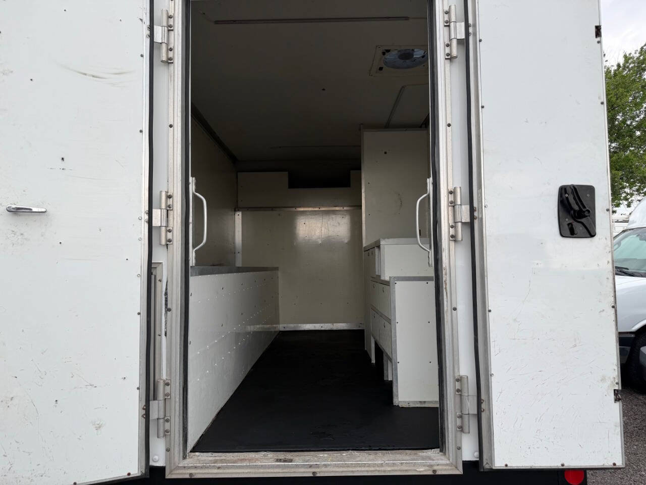 Used 2017 Chevrolet Express 3500 RWD image 6