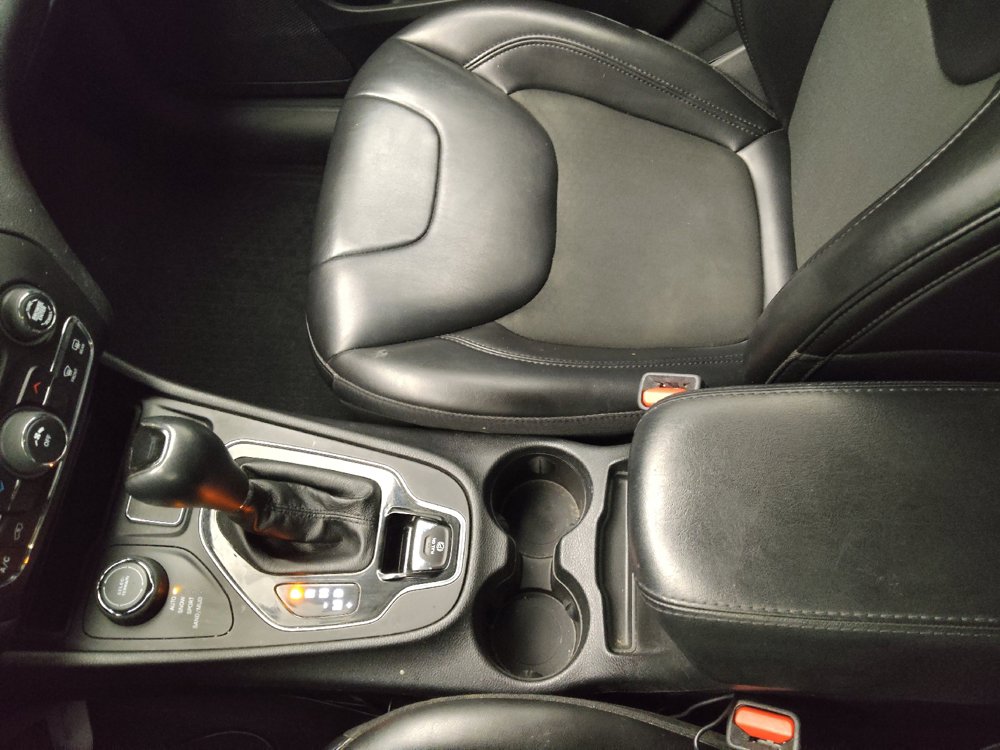 Used 2019 Jeep Cherokee Latitude Plus AWD/4WD image 26