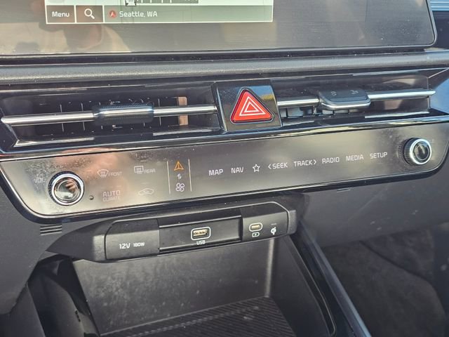 Used 2023 Kia Niro SX image 32