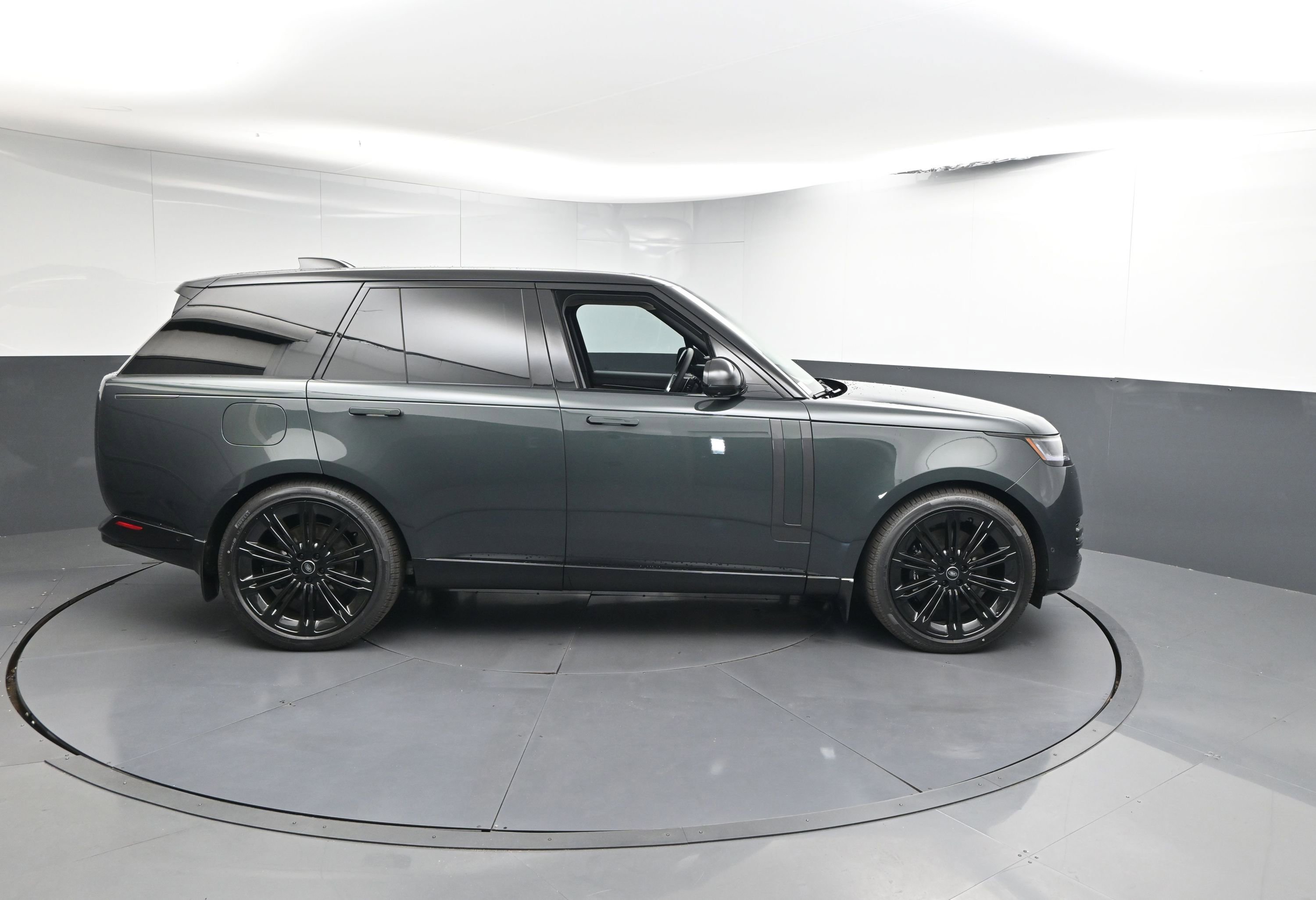 New 2025 Land Rover Range Rover SE image 22