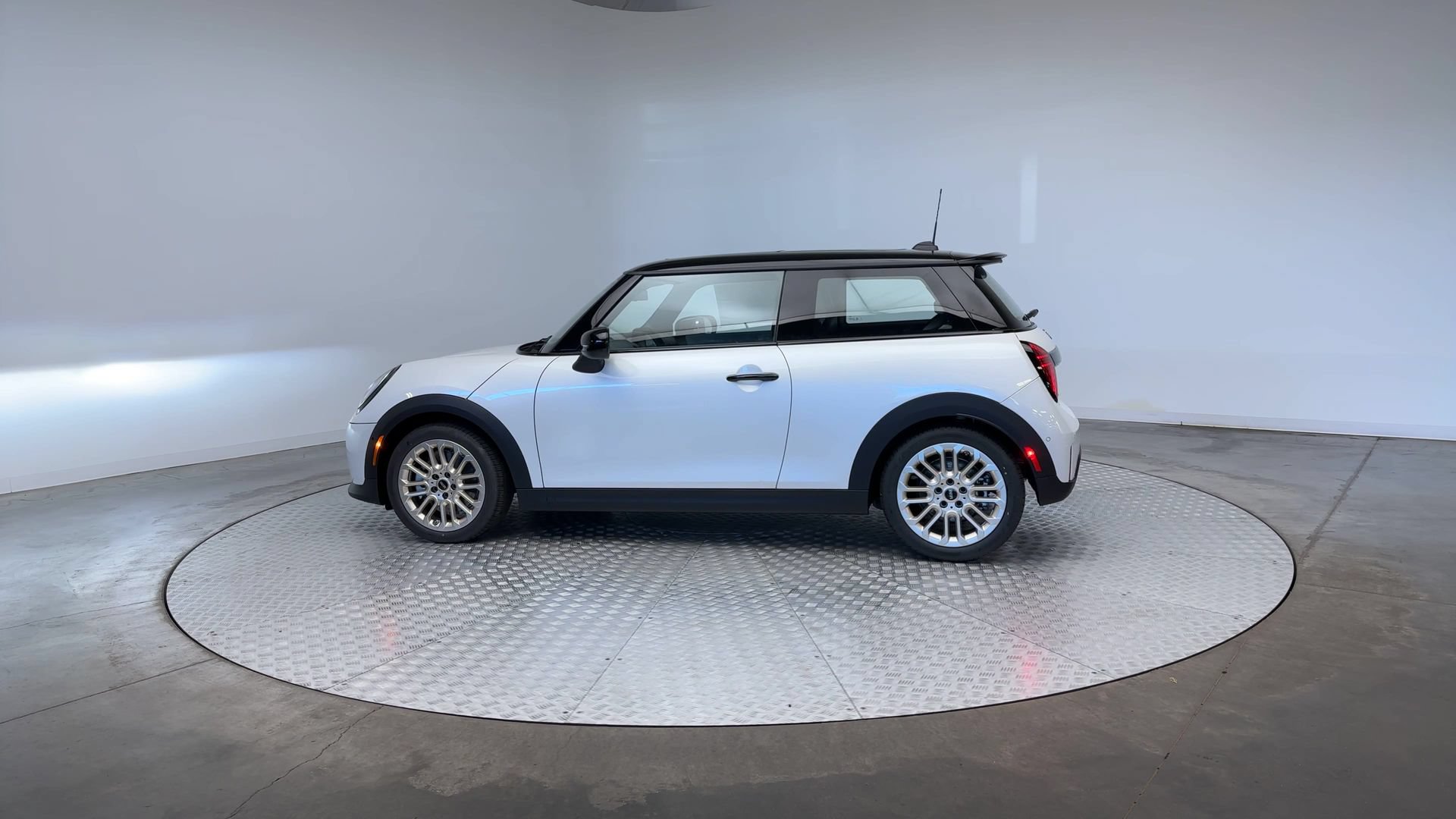 Used 2026 MINI Cooper S FWD image 8
