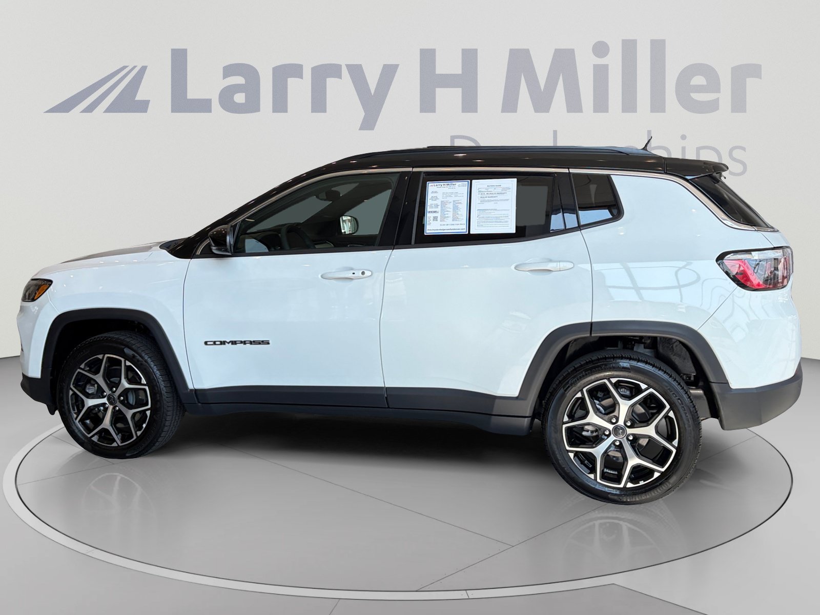 Used 2025 Jeep Compass Limited AWD/4WD image 2