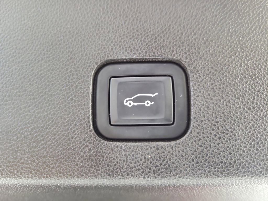 Used 2022 Cadillac XT6 Luxury FWD image 9