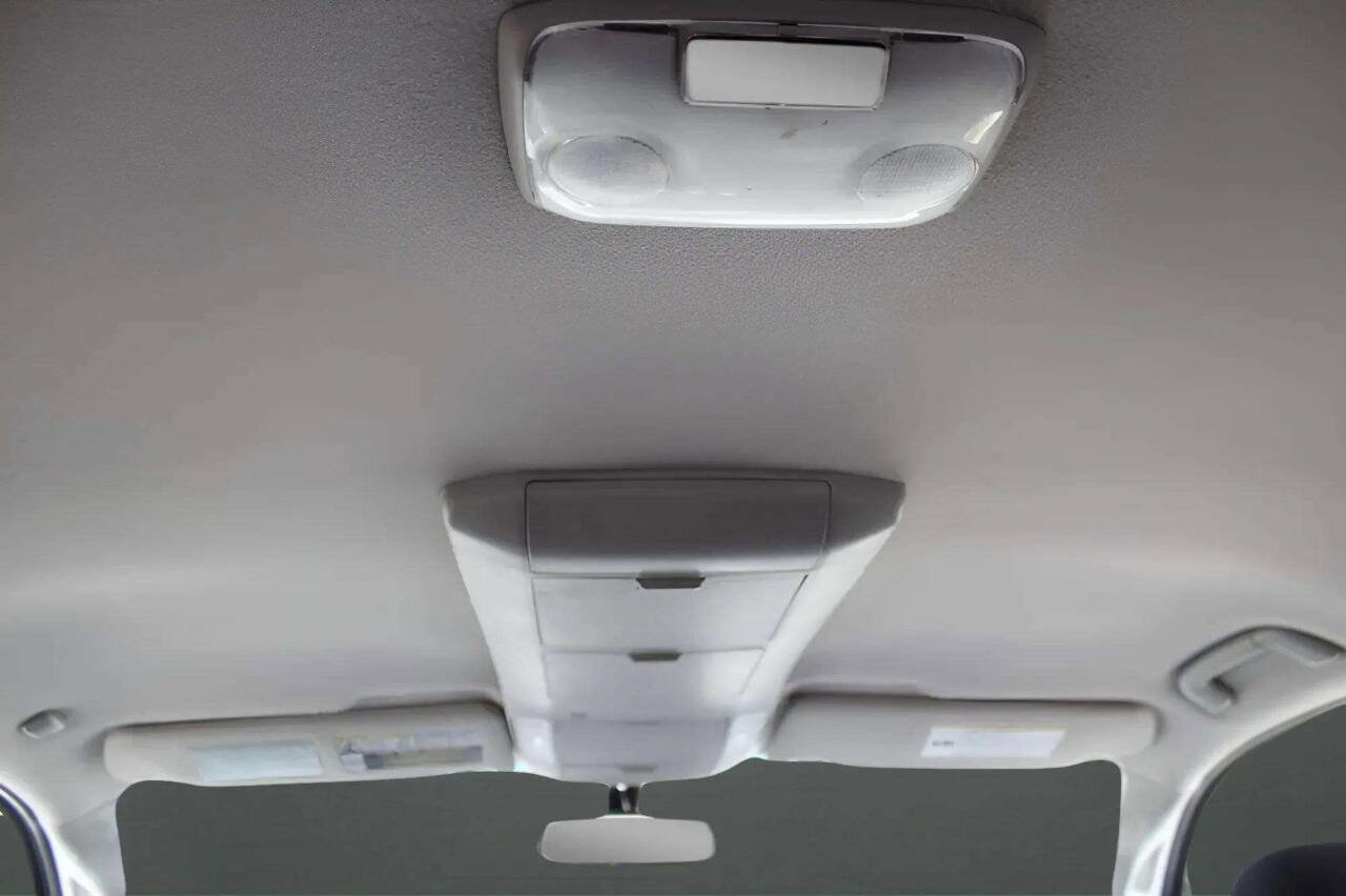 Used 2013 Toyota Tundra 4x4 CrewMax image 16