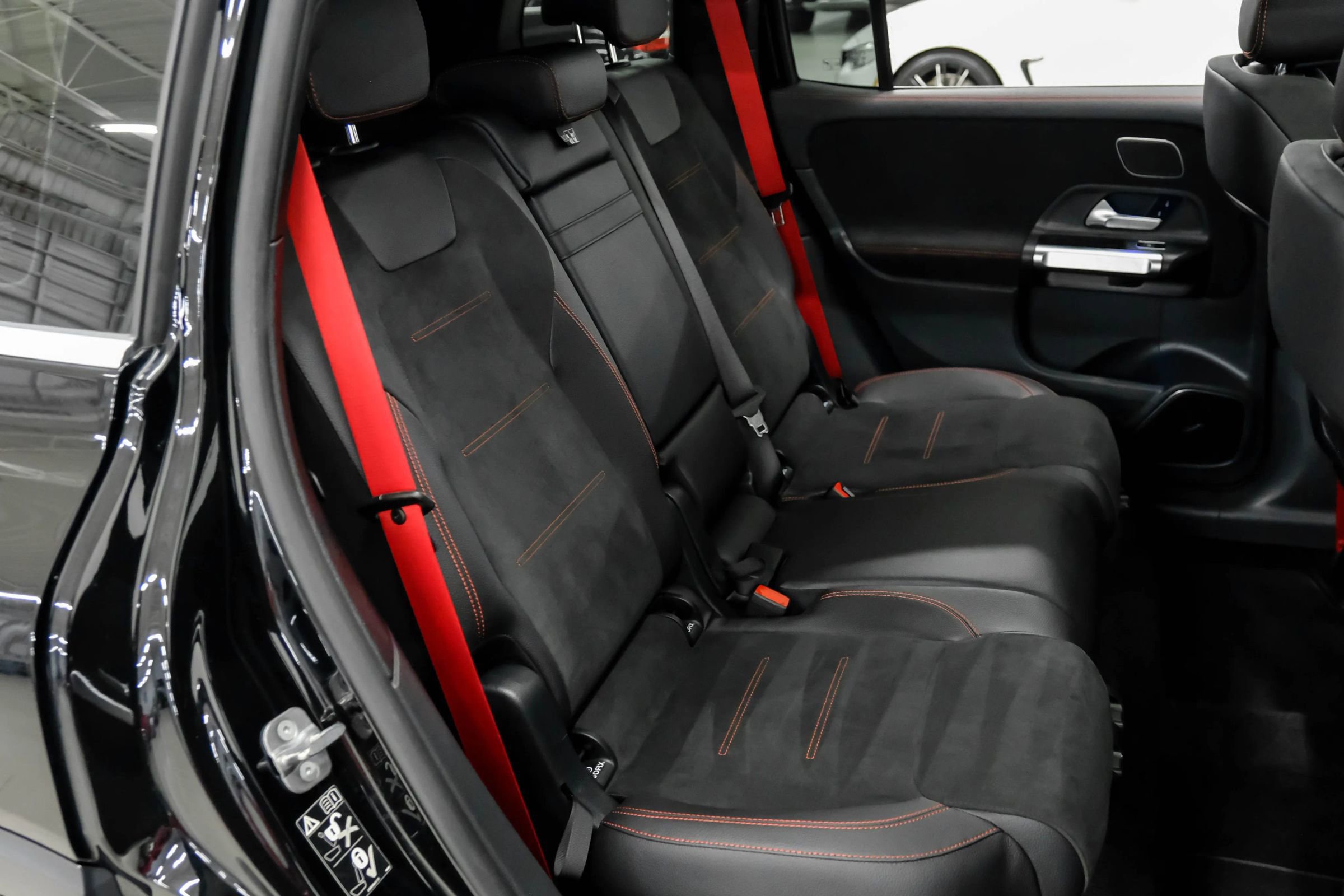 Used 2024 Mercedes-Benz GLB 35 AMG 4MATIC image 33