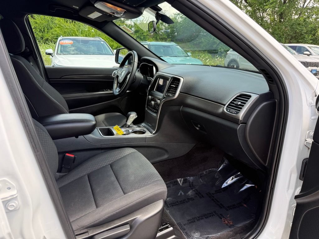 Used 2018 Jeep Grand Cherokee Laredo RWD image 22