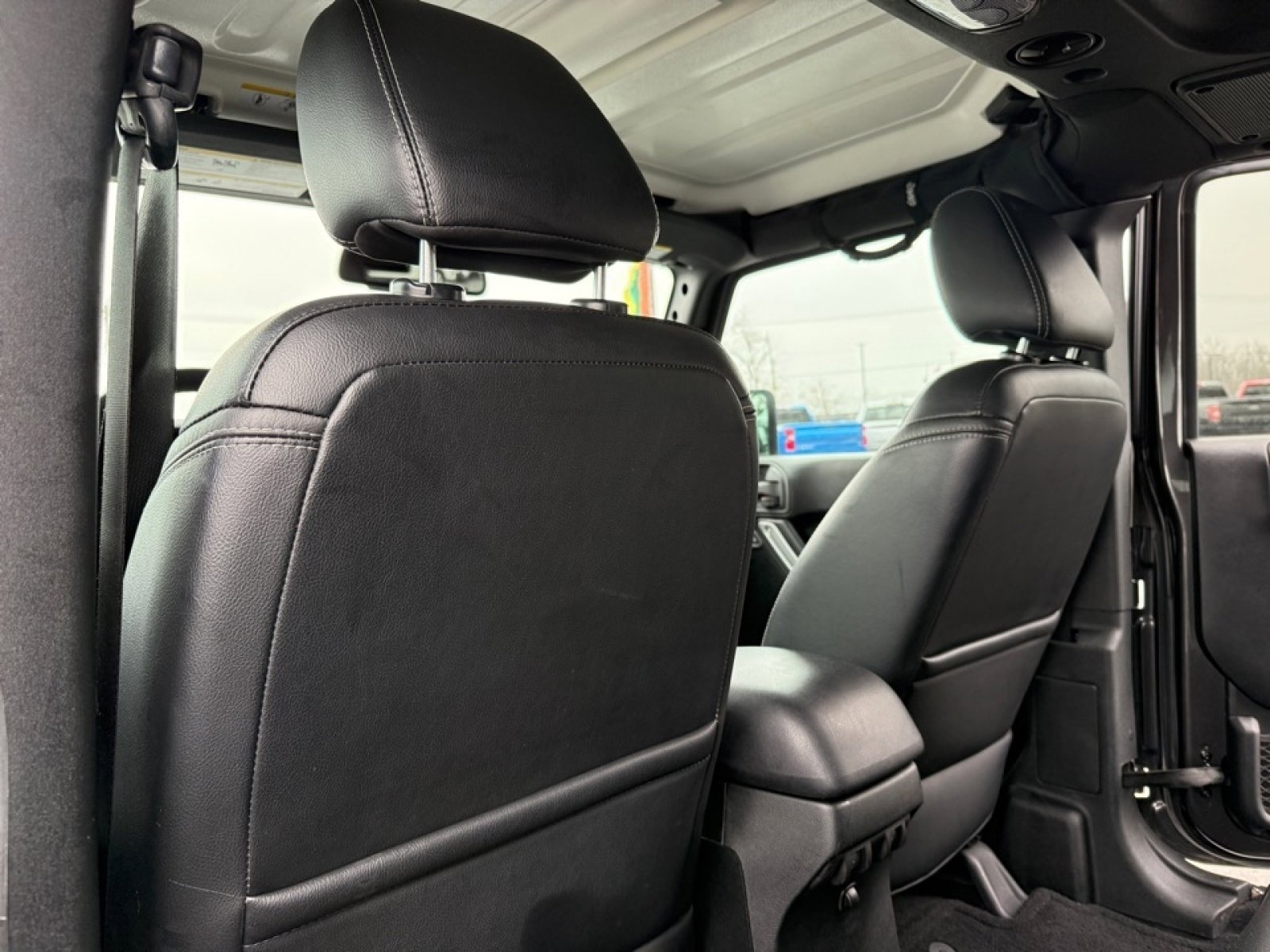 Used 2018 Jeep Wrangler Unlimited Sahara w/ Connectivity Group image 22