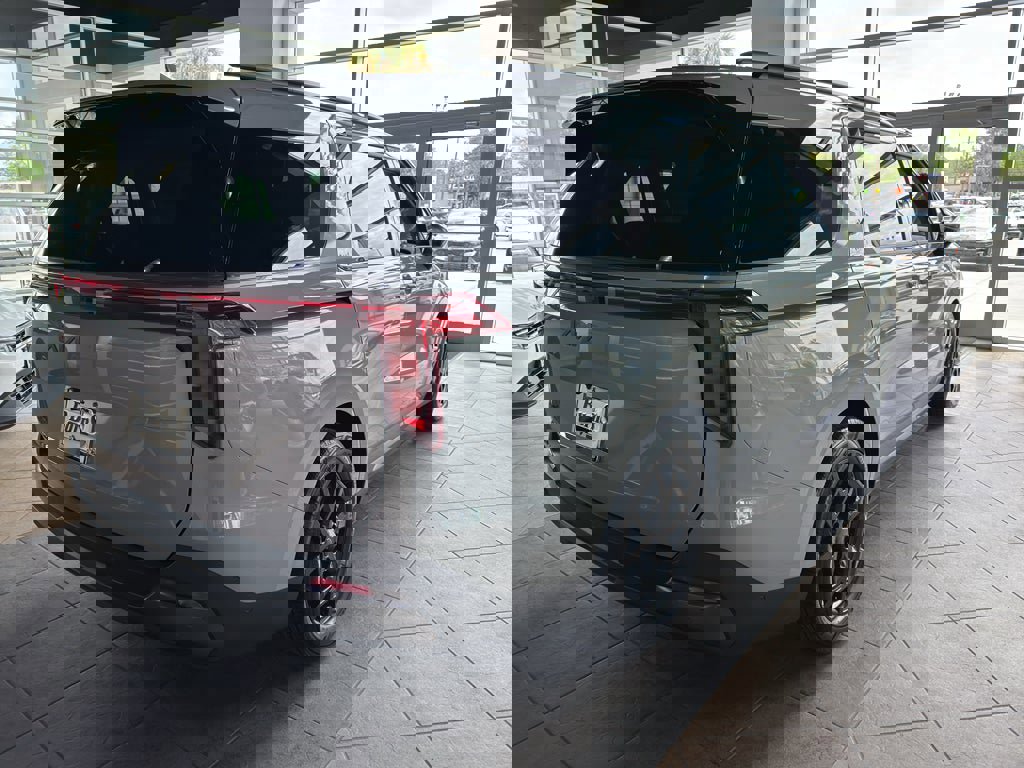 New 2026 Kia Carnival SX w/ SX Dark Edition Package image 6